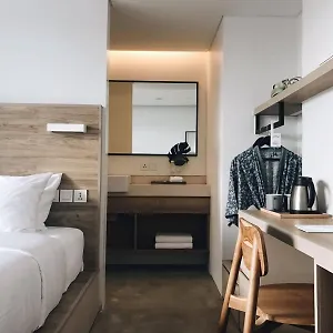 ロイズ バリ 4* スミニャック